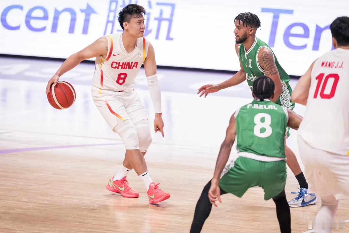 北京这个后卫组是真的…..离谱，首钢会因此多聚焦“持球摇摆锋线型”的外援吗？（听