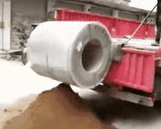 这卷子铁皮估计情况是废了，负责运输的这个司机恐怕要遭受损失了，这都是干活没经验，