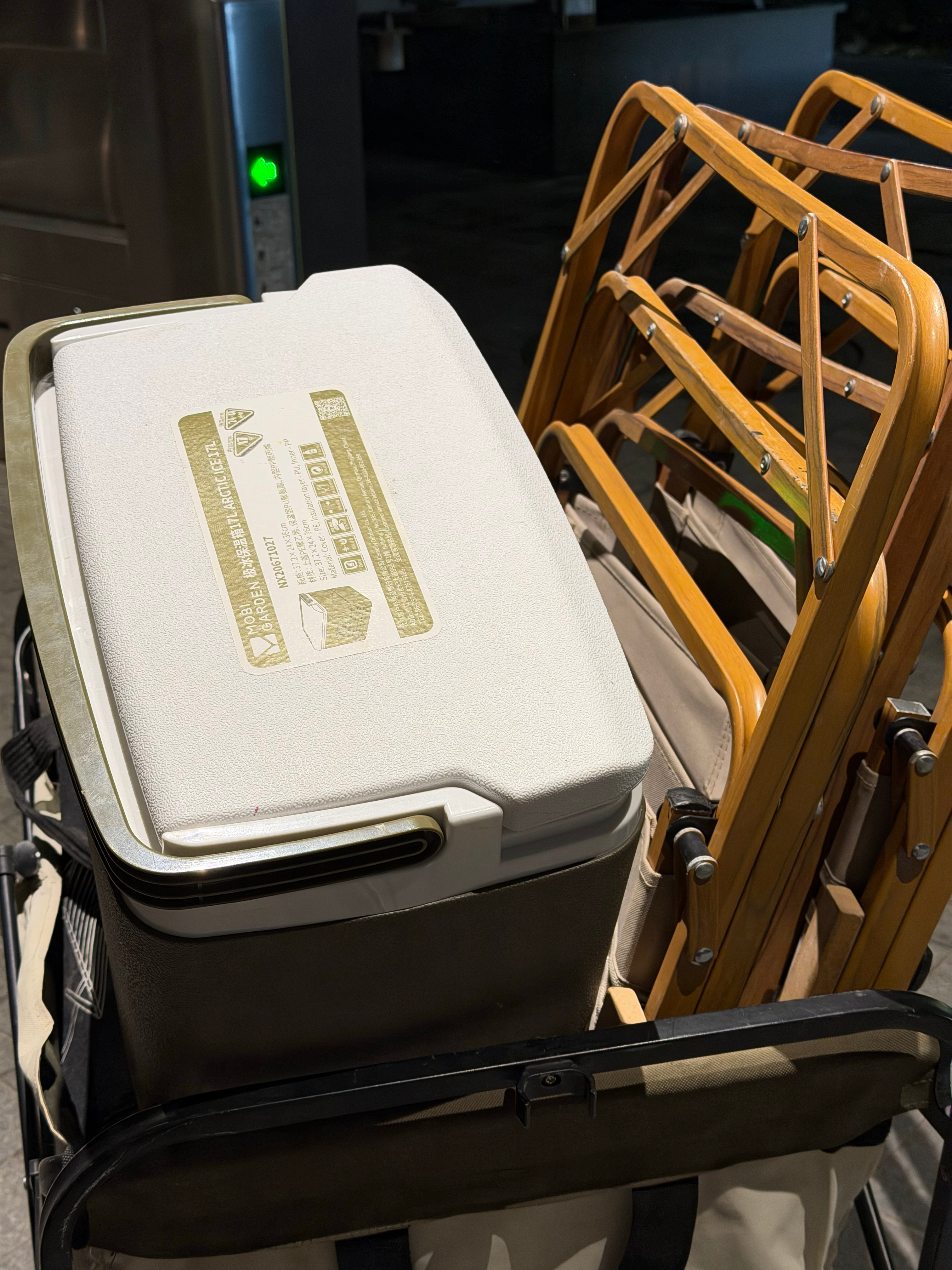 深夜等货拉拉来，还露营设备露营一时爽，露营结束才是真的爽（冷风吹～） 北京