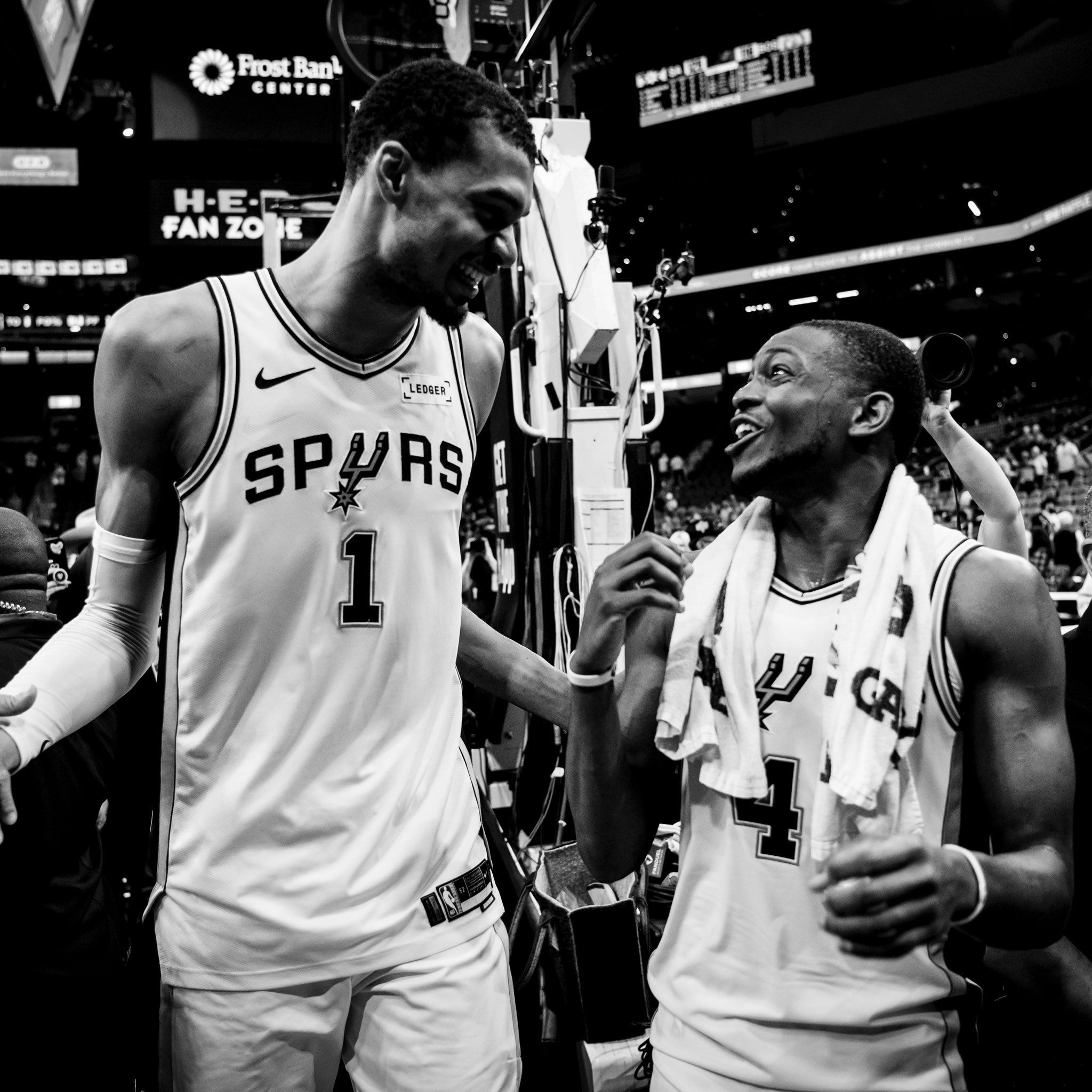 福克斯今天纯战犯了…nba