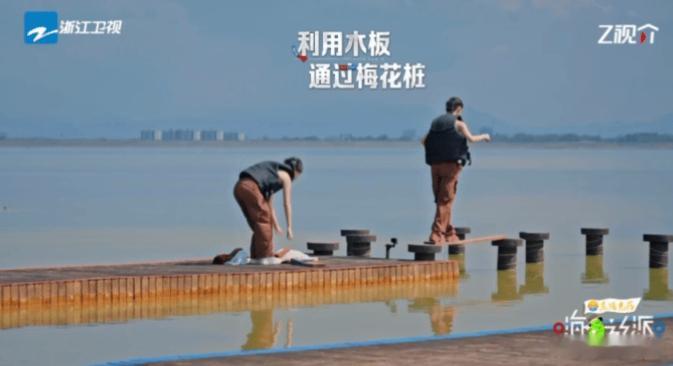 胡连馨为了胜利直接下水嗨放派胡连馨的这一跳真是太精彩了！她毫不犹豫直接下水去抢背