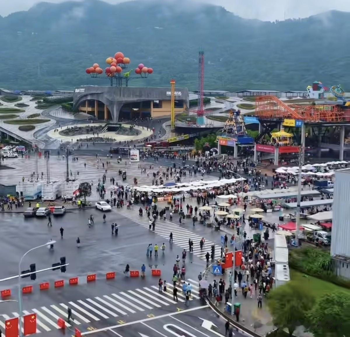 🔥重庆国庆名场面！新版美心2号洋人街，仅仅只建好20%，现场已经人山人海，直接