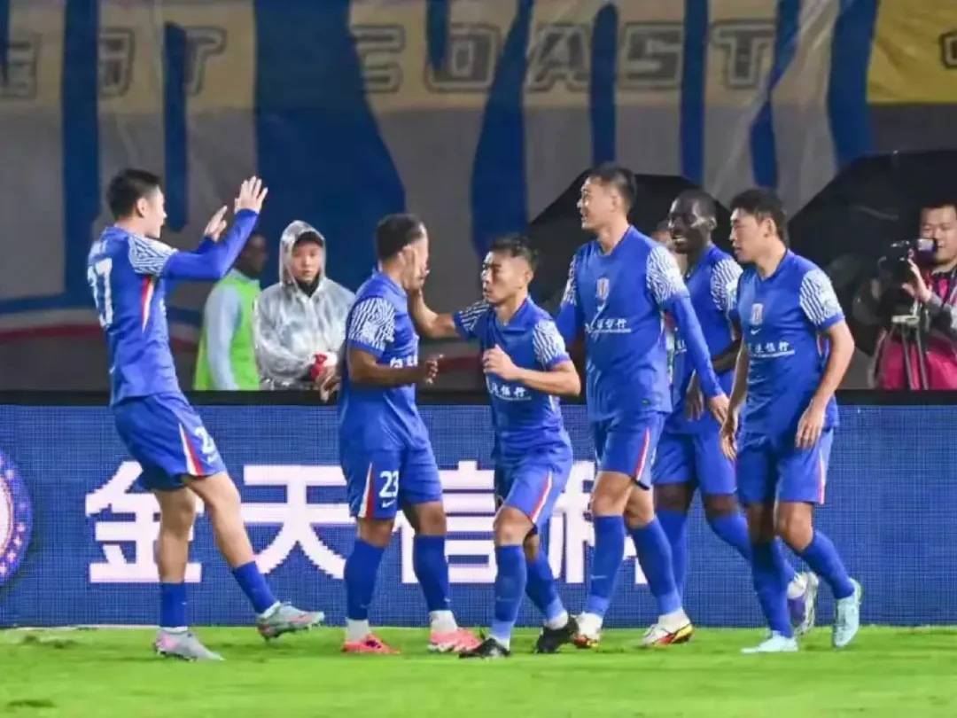 上海申花2:2绝平大连英博，争冠追分留希望