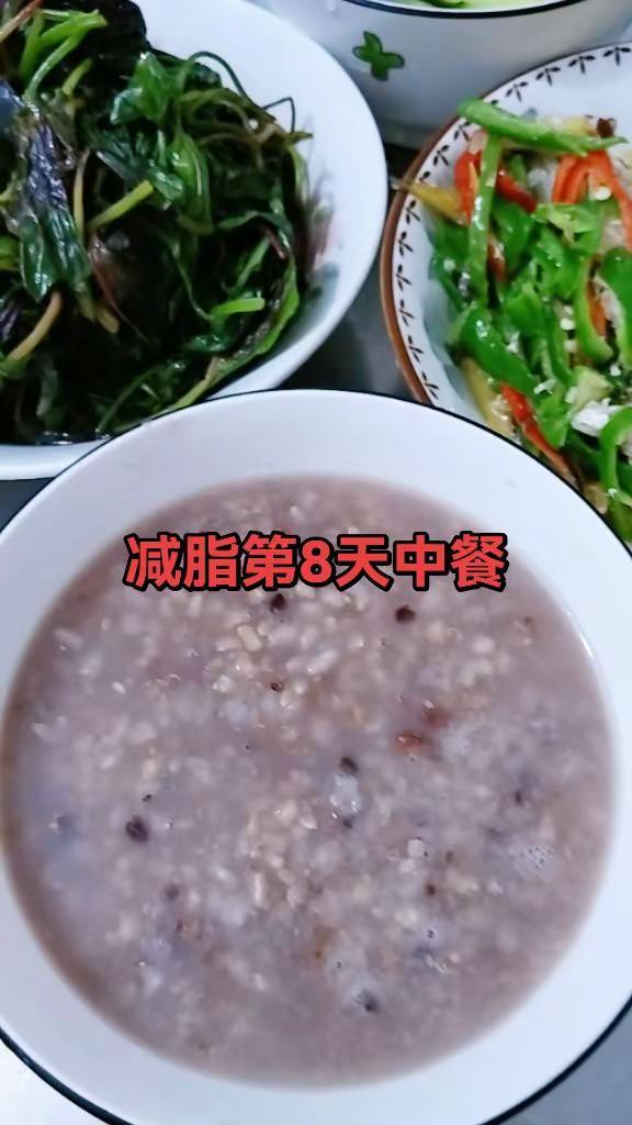 中午多吃，晚餐少吃
