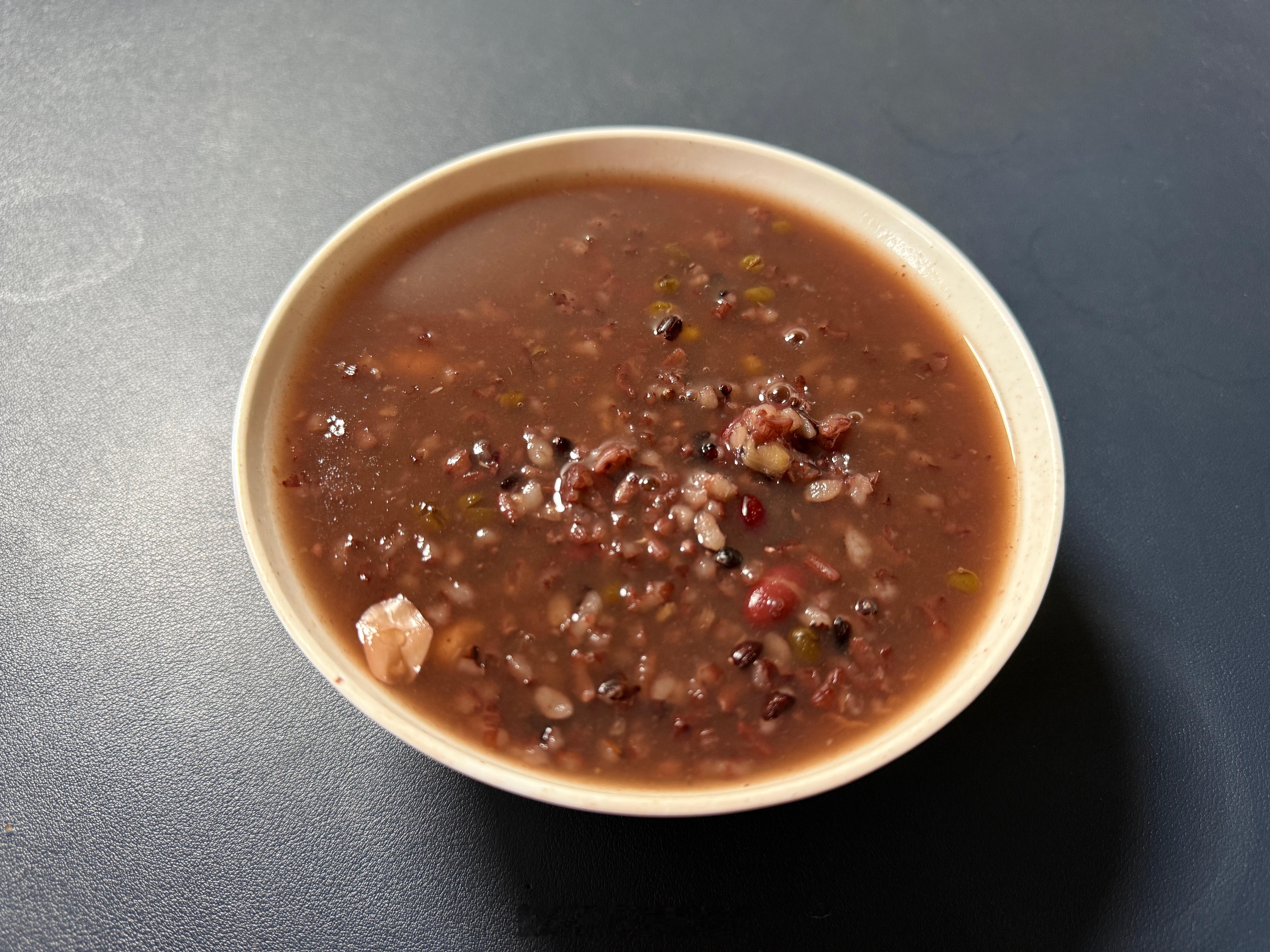 甜腊八粥 咸腊八粥 满满一碗腊八粥。不过，腊八粥还有咸的？？？？ 