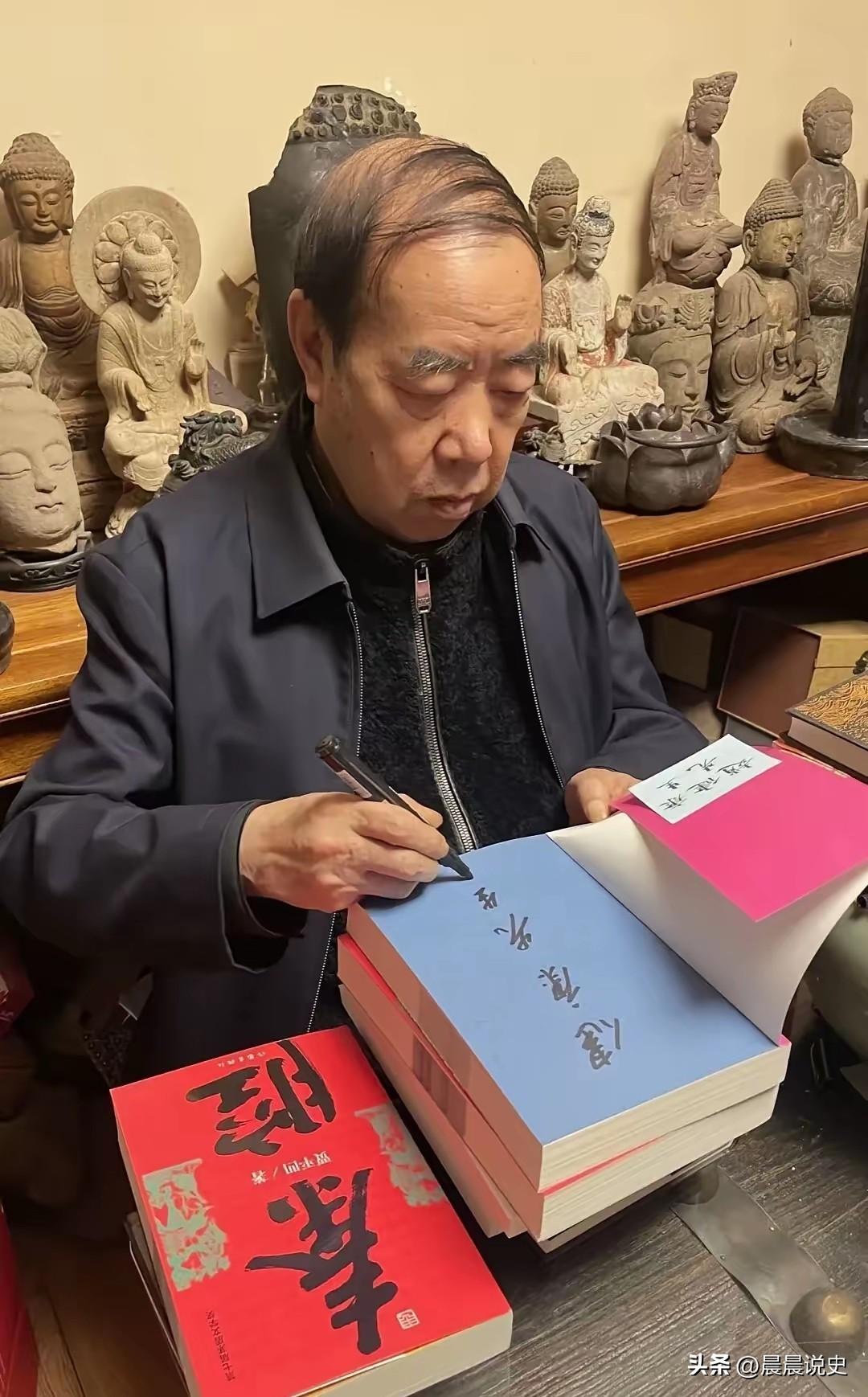 开生祠建庙堂，他配享太庙？贾平凹展馆文学馆艺术馆研究院共12处。
​贾平凹现象。