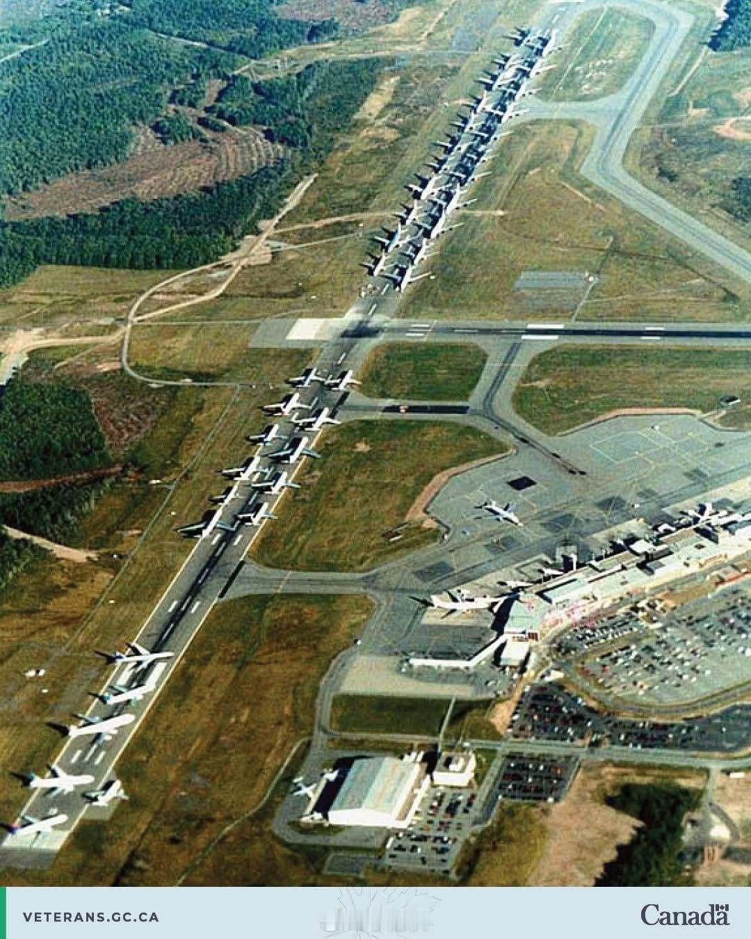2001年9月11日，大量入境美国的飞机改道降落加拿大哈利法克斯机场，以帮助美国