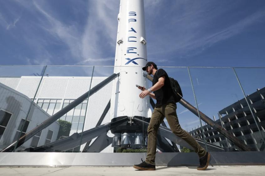 SpaceX秘密提交IPO申请，目标估值1.75万亿美元
马斯克的火箭和卫星公司