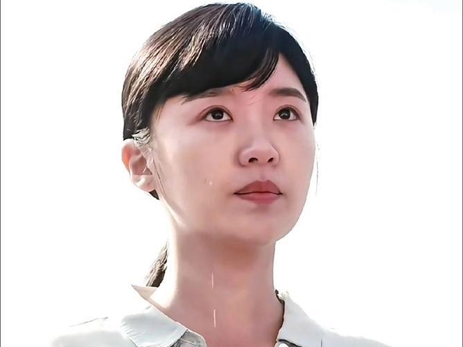 张月这一滴泪真的绝美。《乘风2026》四公舞台后，她被蔡明暖心点评戳中心事，一颗