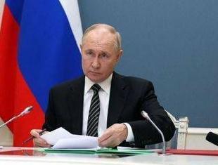 普京总统是真心实意地帮助伊朗，俄罗斯总统新闻秘书15日接受《今日印度》报采访时表