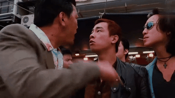 还记得之前有《一个馒头引发的血案》，现实中，看到了在昆明，一个黑帮因为2把施工铁