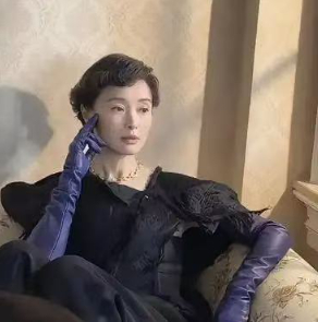 学习赫本风格要结合自身条件，不能盲目模仿。 