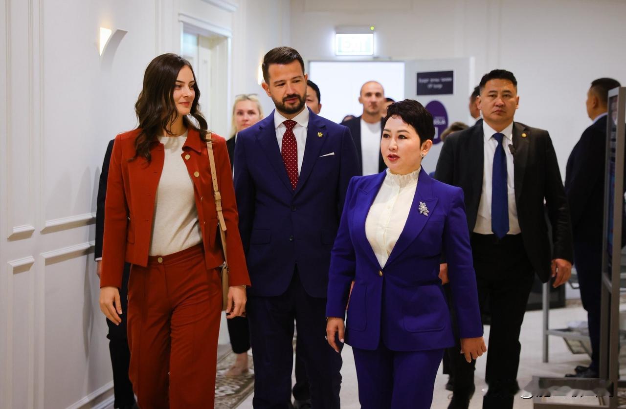 黑山第一夫人，盖过蒙古外长。黑山总统米拉托维奇携夫人飞抵乌兰巴托，开启对蒙古的访