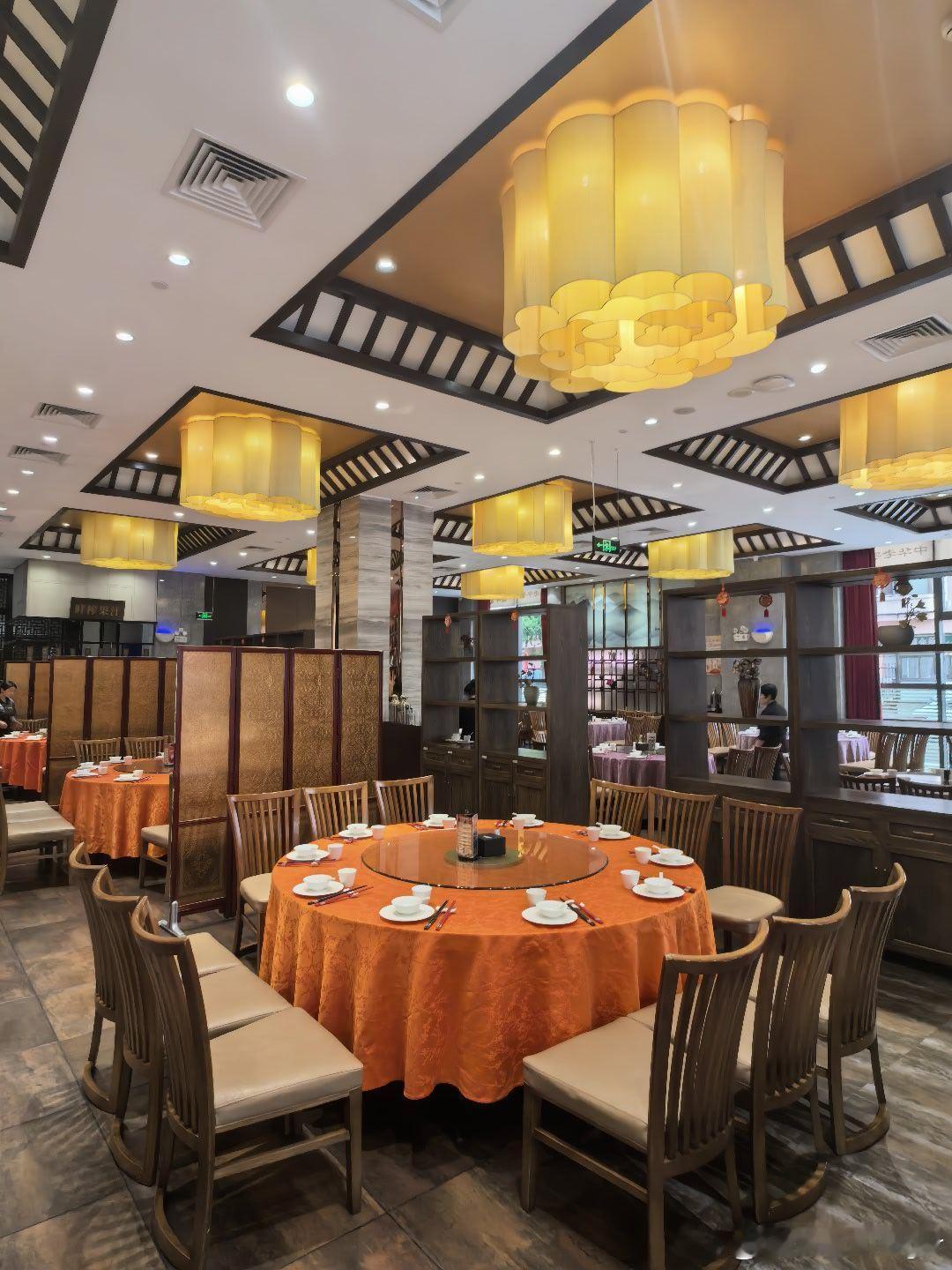 不可辜负的美食 丰泽园 在京城餐饮界，丰泽园始终都是顶流级的存在。今天我们去了丰