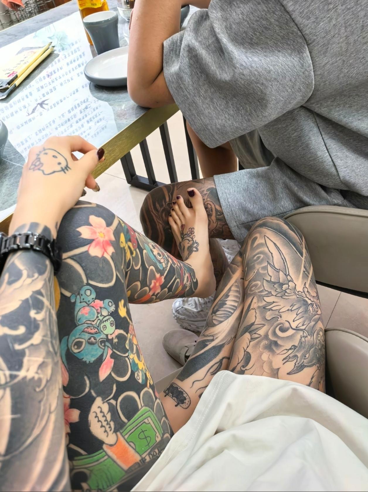 对你一见钟情 你却说花腿不行