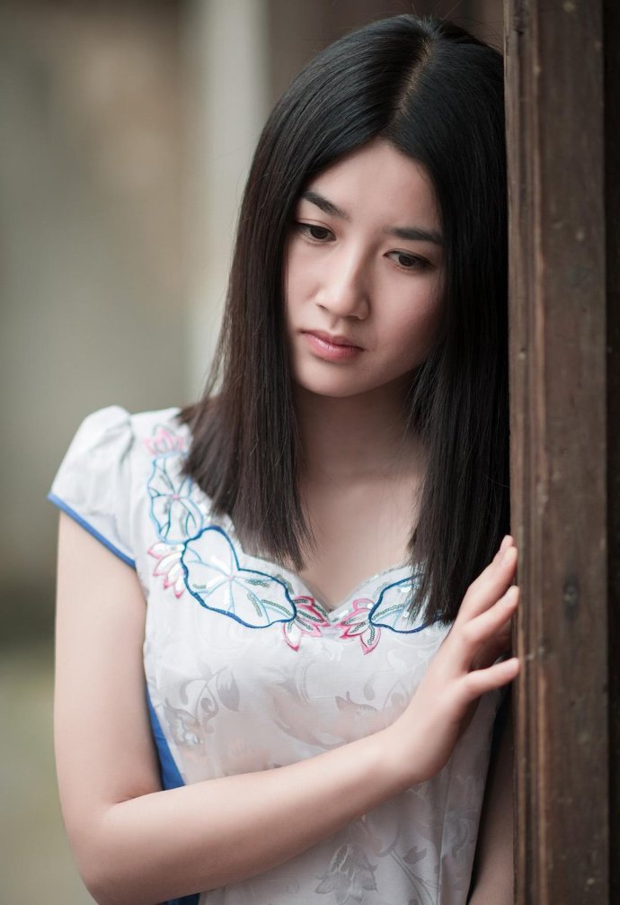 生活手记在红尘漫步，总遇些温暖瞬间。不经意的回眸，轻轻碰响心底最软处，成了记忆里