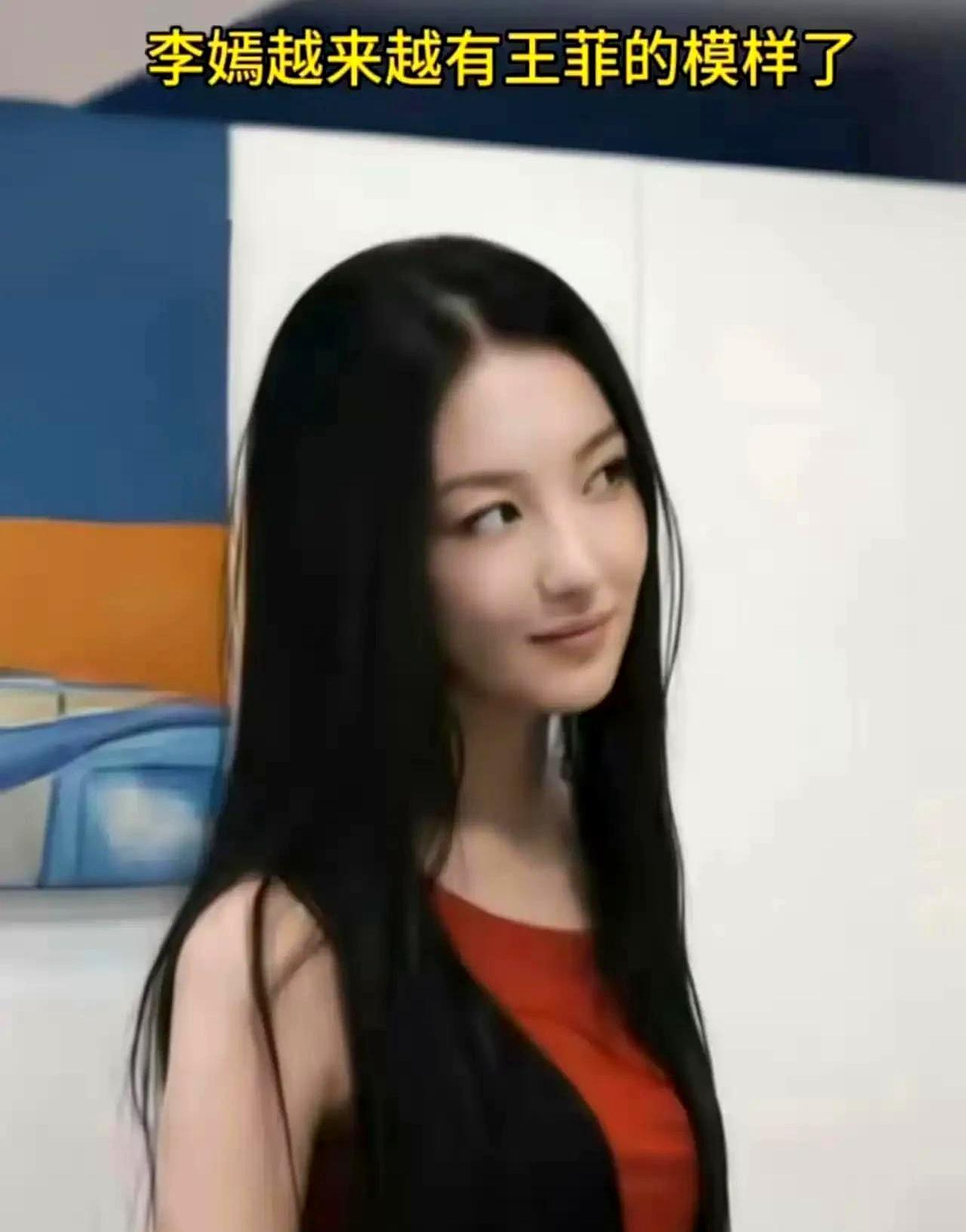 现在夸一个女孩比王菲还绝，大概只有她女儿够格。
十几年前手术台灯下的那个婴儿，如