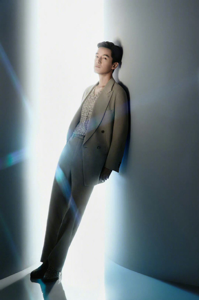 #胡歌# Giorgio Armani 2024 春夏系列广告大片#时尚日报# 