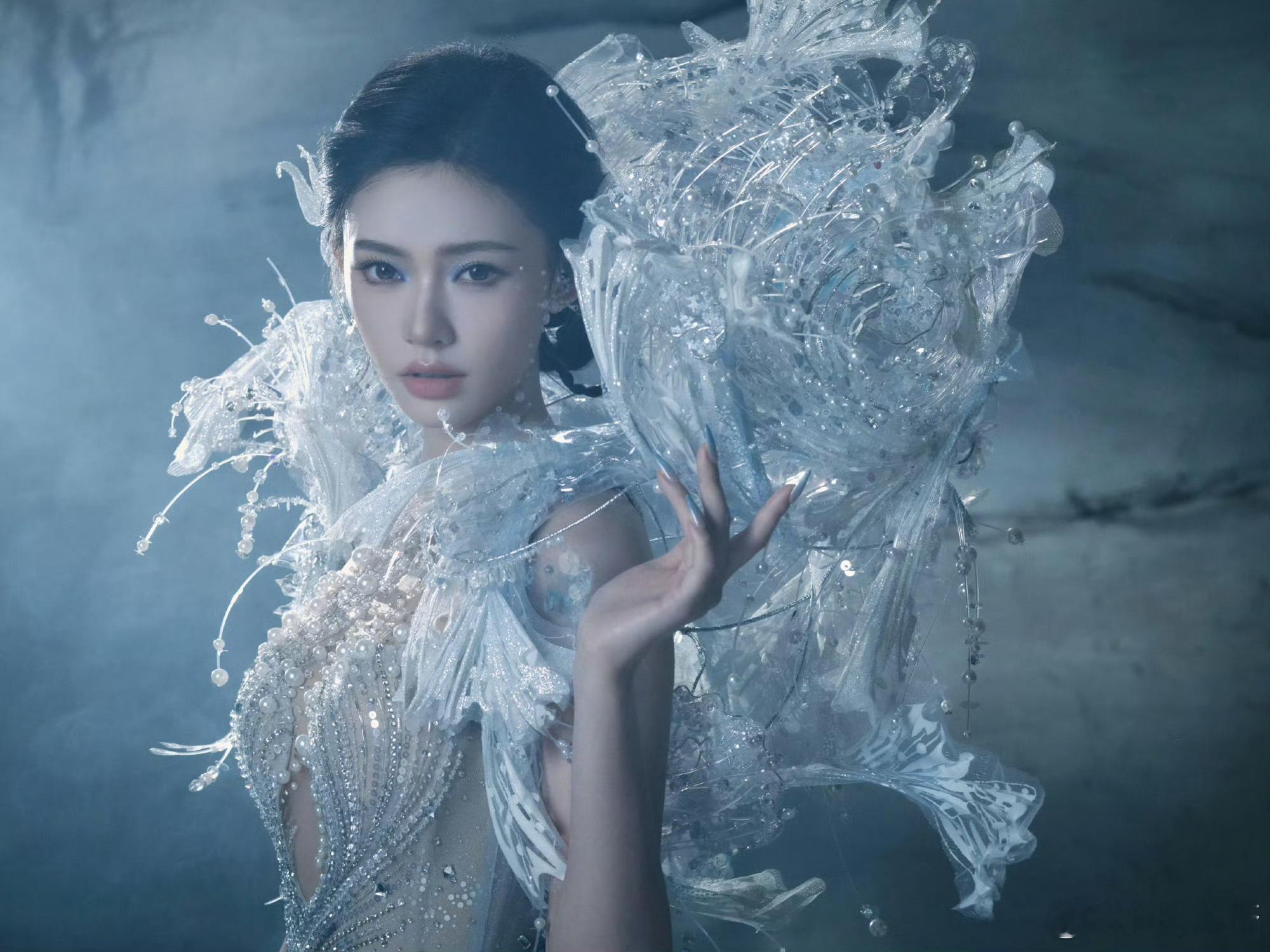 林允深海人鱼姬林允人鱼姬的珍珠泪 我的妈耶！！林允这套人鱼姬的造型简直不要太美啊