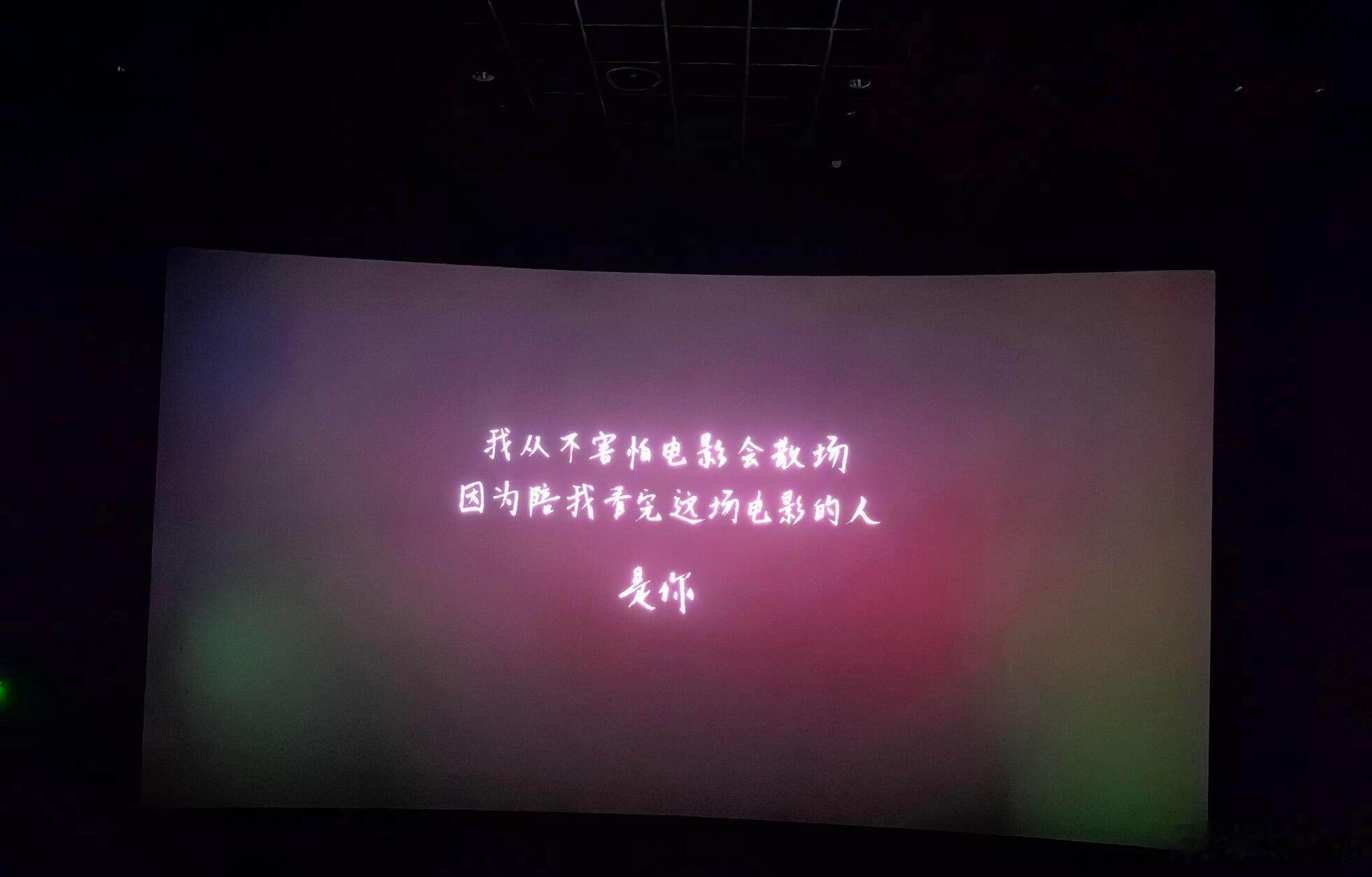他不值得，并不是因为他“坏”，而是因为他没有你那样面对关系的诚意、深度和能力。他