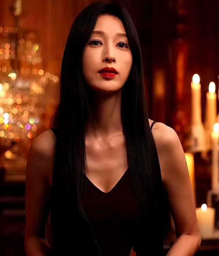 现在宣传抑郁症，有一条隐形红线。
就是不许提“想死”。
好像这两个字一说，整个房