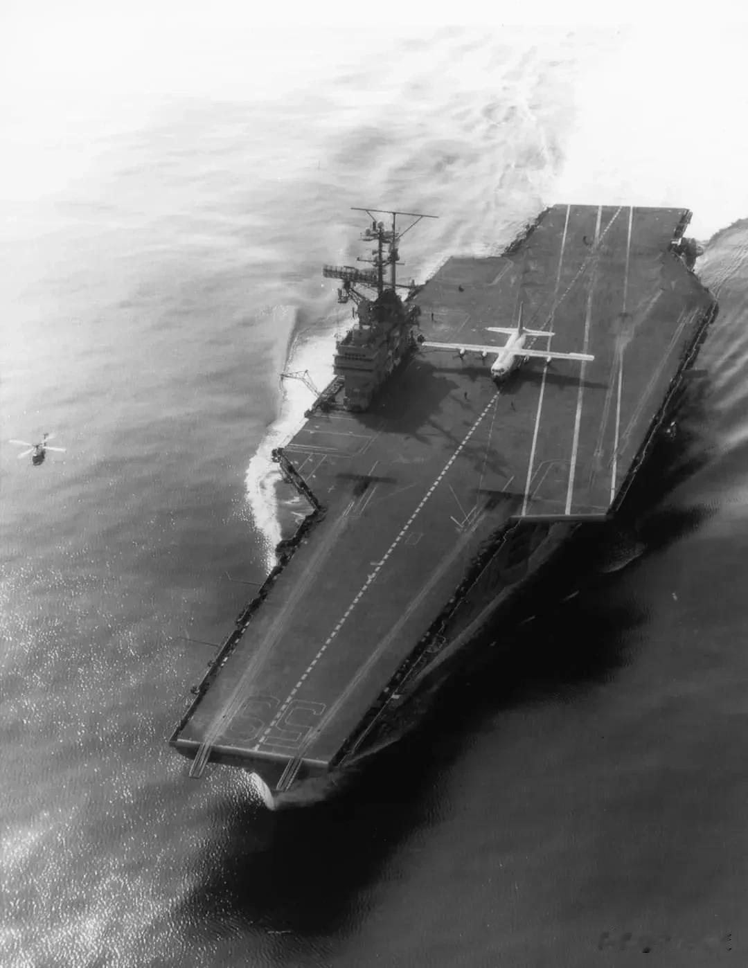 1963年10至11月，美国海军陆战队一架KC-130F（空中加油型)在“福莱斯