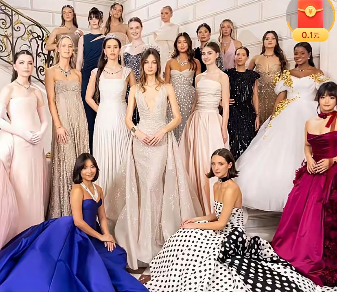 这事儿可太有意思了——巴黎名媛舞会上，两位华人富家千金一出场，就被网友调侃“好像