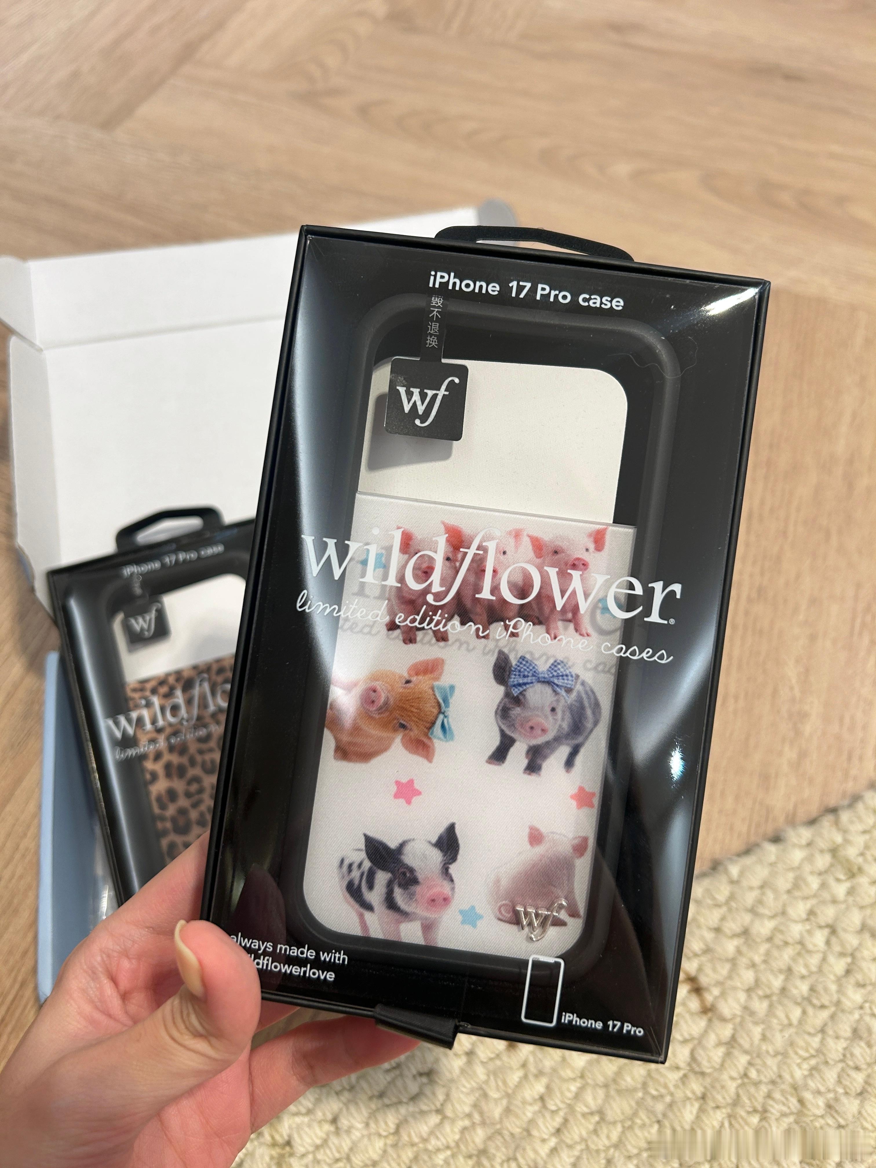 手机壳已经等不及 手机还没到。 想立刻马上套上我的猪猪手机壳 太美萌了🤤 ​​