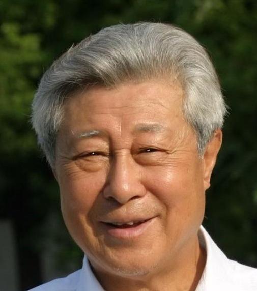93岁高龄的王心刚，如今在中国住进了一家普通养老院，每月开销不过6800元，没雇