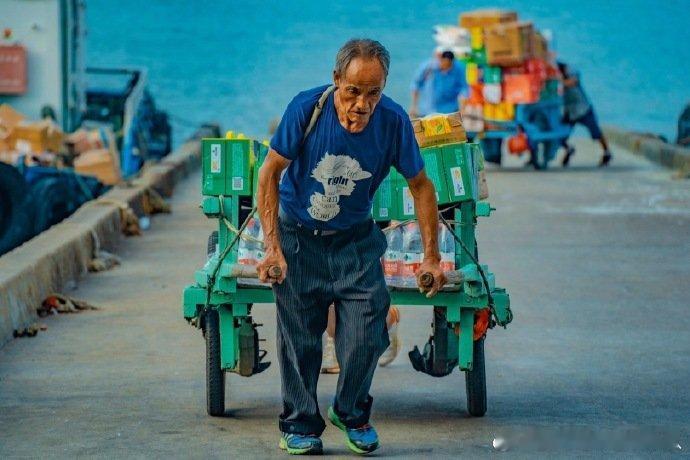 厦门生活 厦门鼓浪屿岛上的物质是这么运送上去了via方子咯 