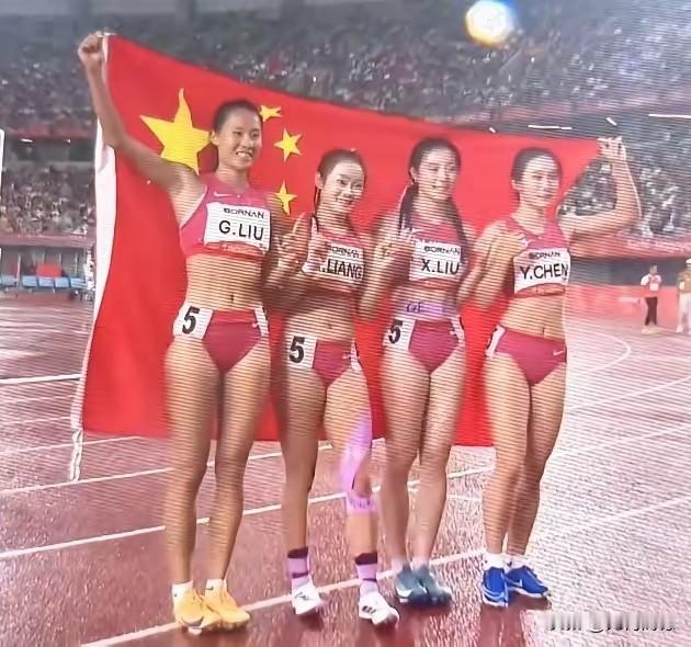 亚运会女子4×100米接力决赛，中国女子接力队交出了漂亮答卷，成功卫冕冠军。梁小