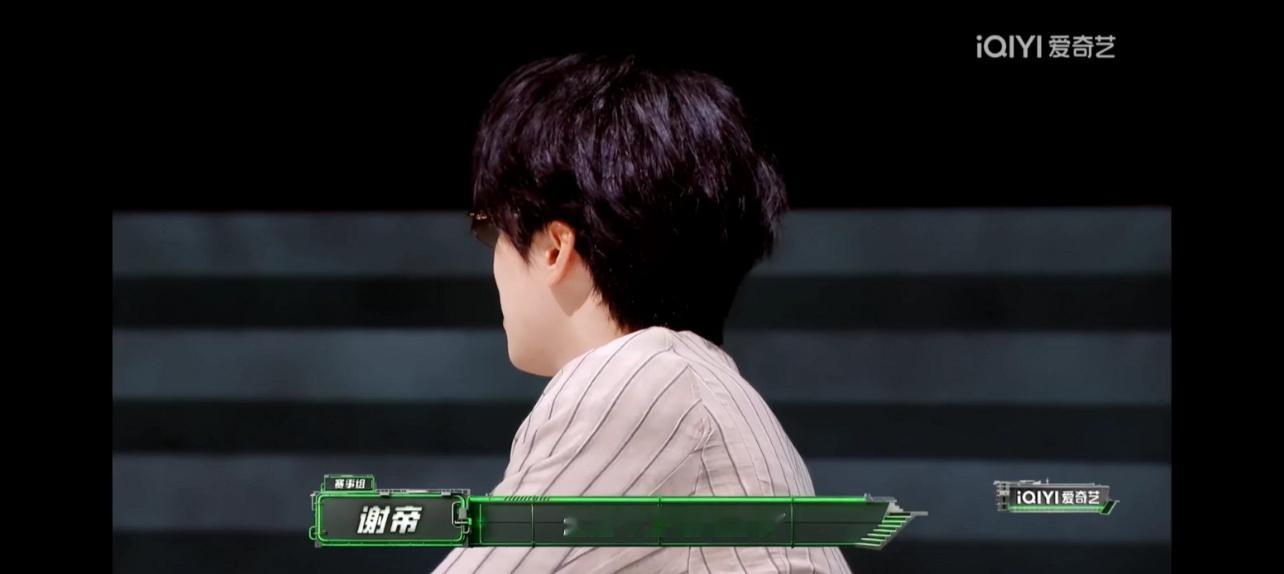 严浩翔指出VaVa李斯丹妮舞台问题中肯地，一针见血的。VaVa李斯丹妮舞台问题被