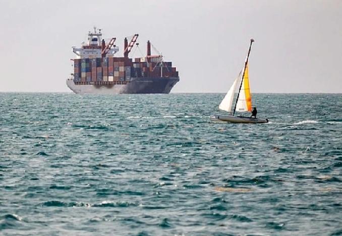 【美军拦截中国货轮，虚空造牌】
 
美军印度洋公然拦截中国驶往伊朗的货轮，还宣称