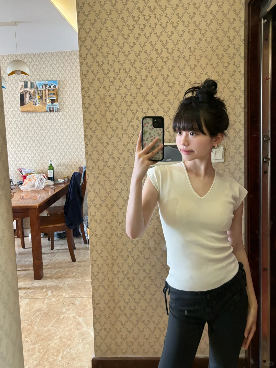 只适合这种把锁骨脖子露出来的衣服