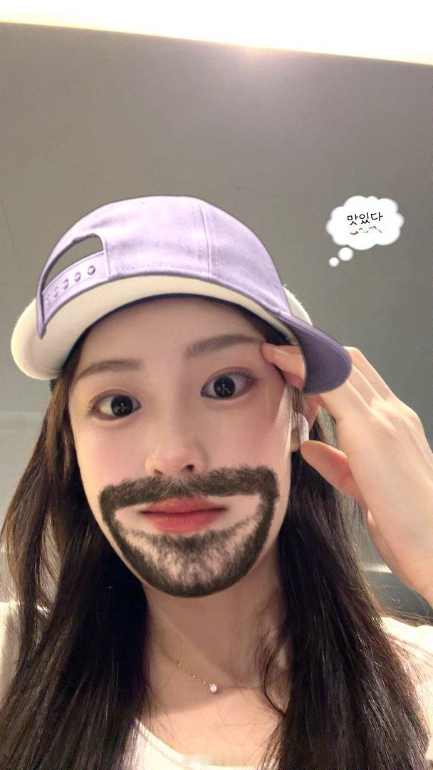 想给大家在机场拍个翻包 本来方圆十里就我自己！结果拍到一半疯狂上人 一下子被围满