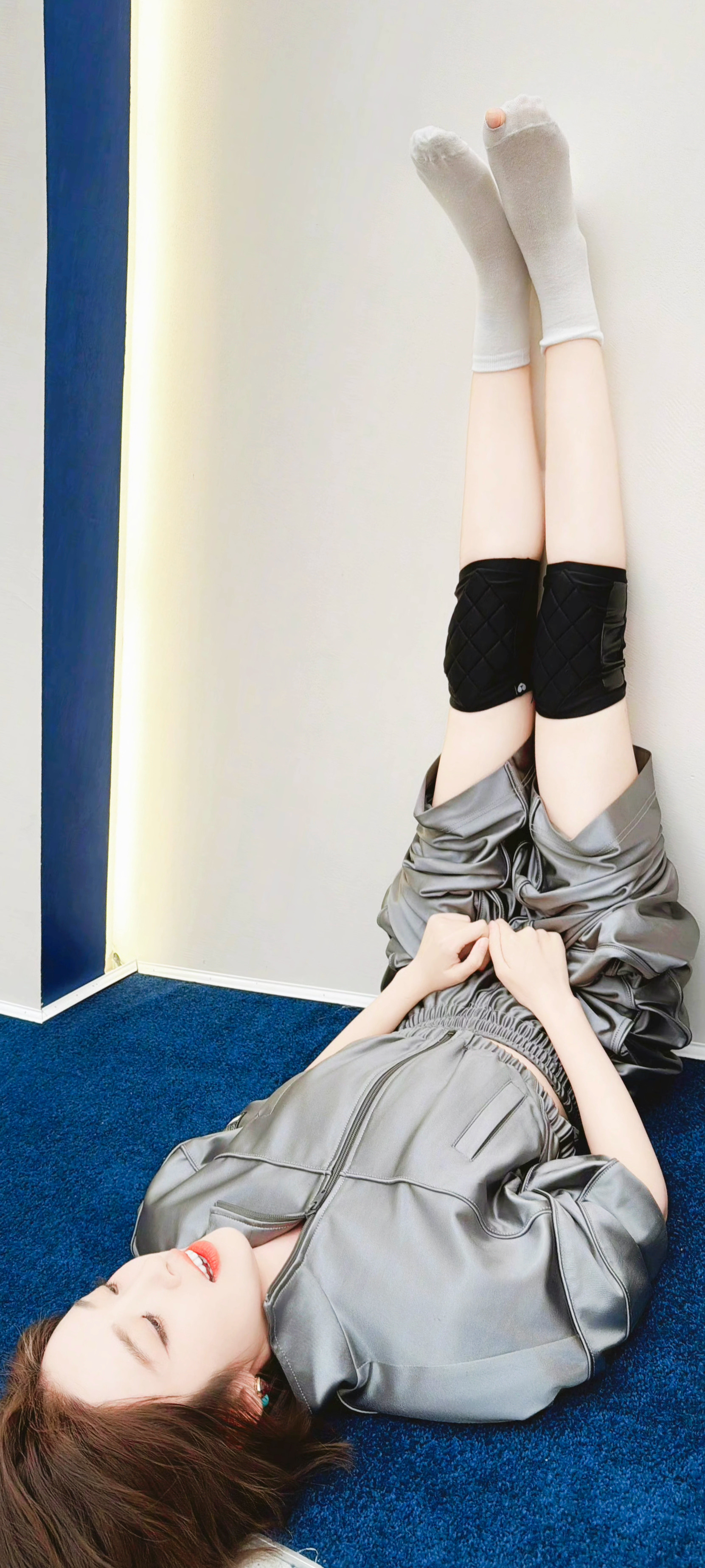 唐艺昕 跳舞跳到袜子都破了~