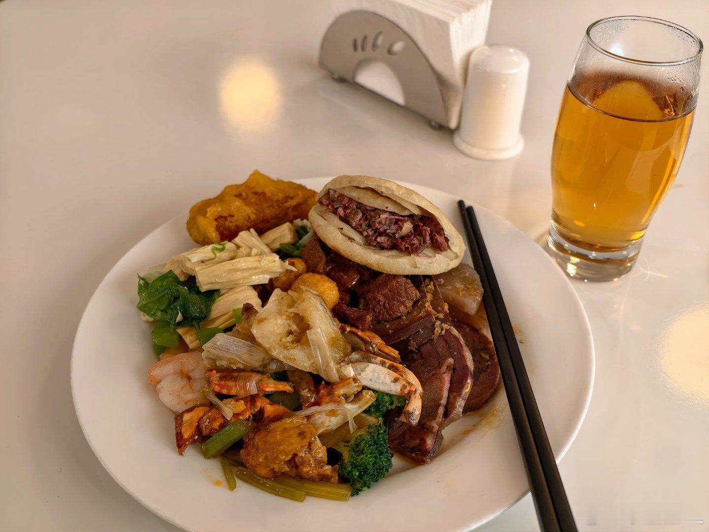 来长城技术中心饭堂干饭绝对是最开心的事情之一了！！比酒店的饭菜好吃太多了！！驴肉