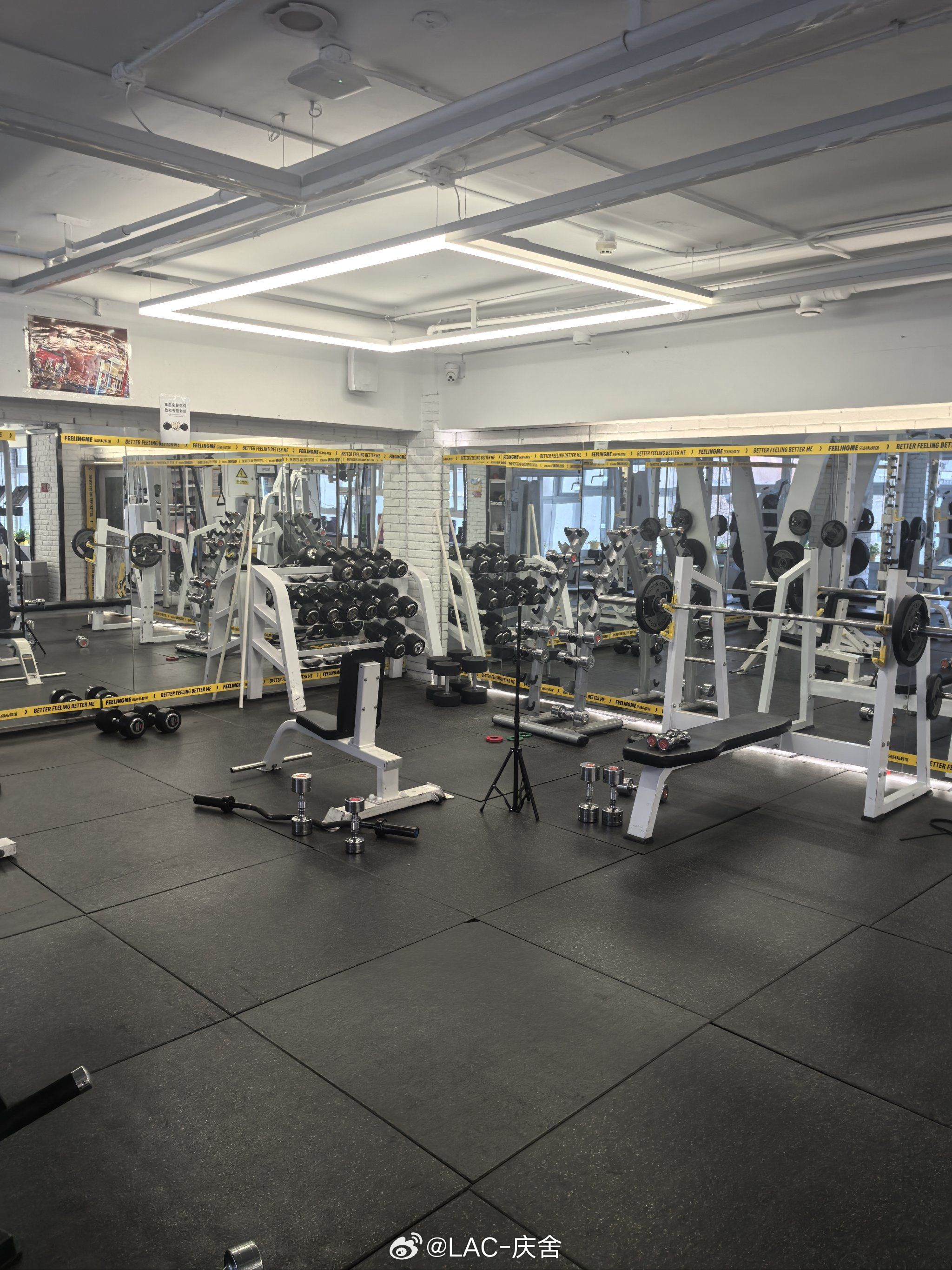 健身房倒闭教练自费上完877节课 老板消失跑路教练被欠薪还自掏腰包租场地，把剩余