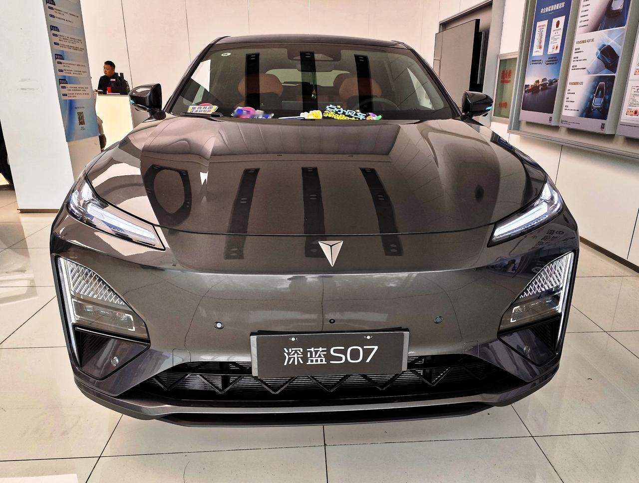 科技智能中型SUV《深蓝S07》
   深蓝S07华为激光版，于2026年4月2