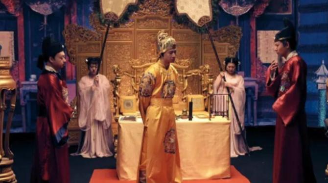 1390年，朱元璋命人抄家陈家，当时陈德的孙子陈子善只有八岁，他挺身而出质问对方