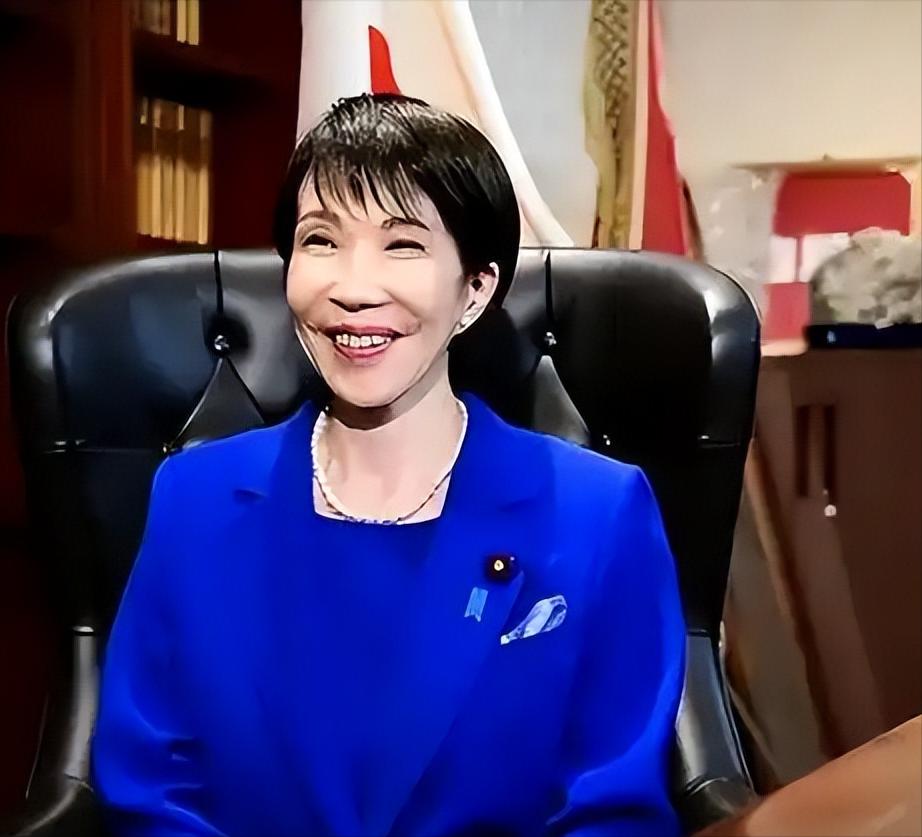 [月亮]日本右翼首相高市早苗访澳跪地献花，无视澳日二战血海深仇，只为军工突破、资