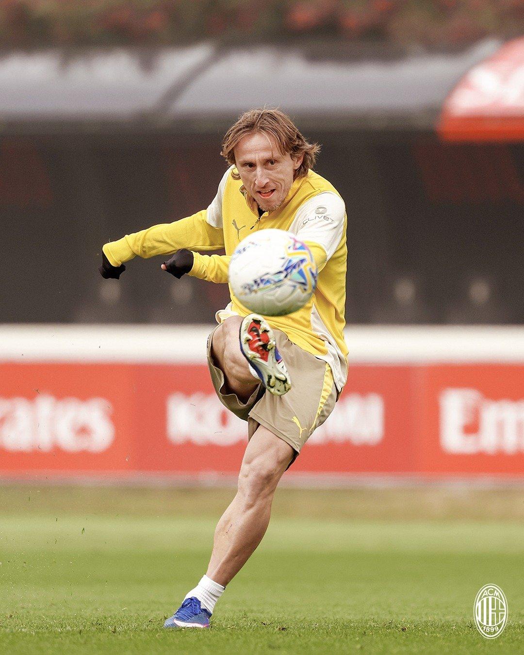 以射门训练开启新的一周🎯