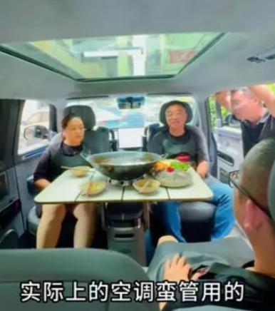 这还是车吗？极氪副总裁发布了一段在车内吃火锅的视频，网友炸开了锅，纷纷表示现在的