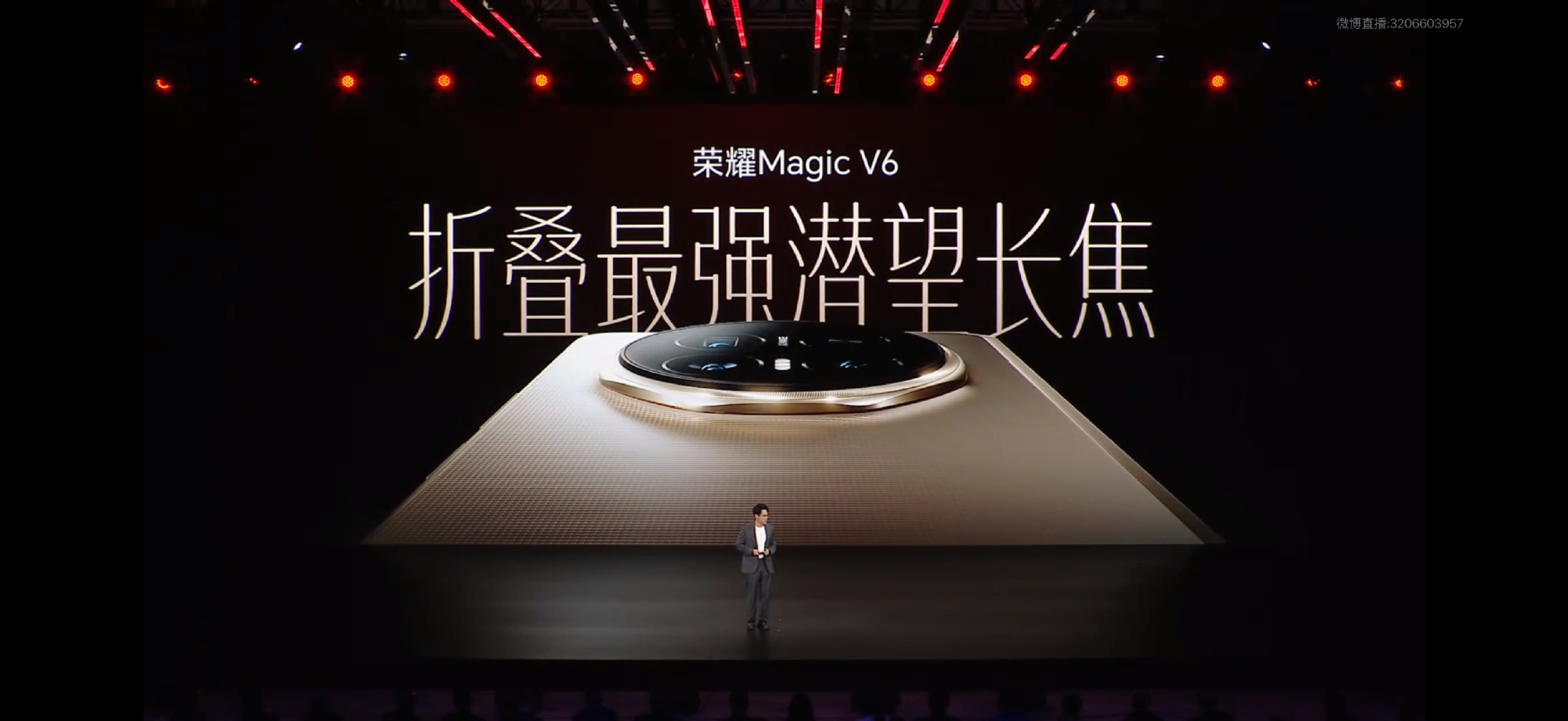 荣耀Magic V6太能整活了！谁家发布会能电钻对着屏幕一顿造？现场直接吊人？这