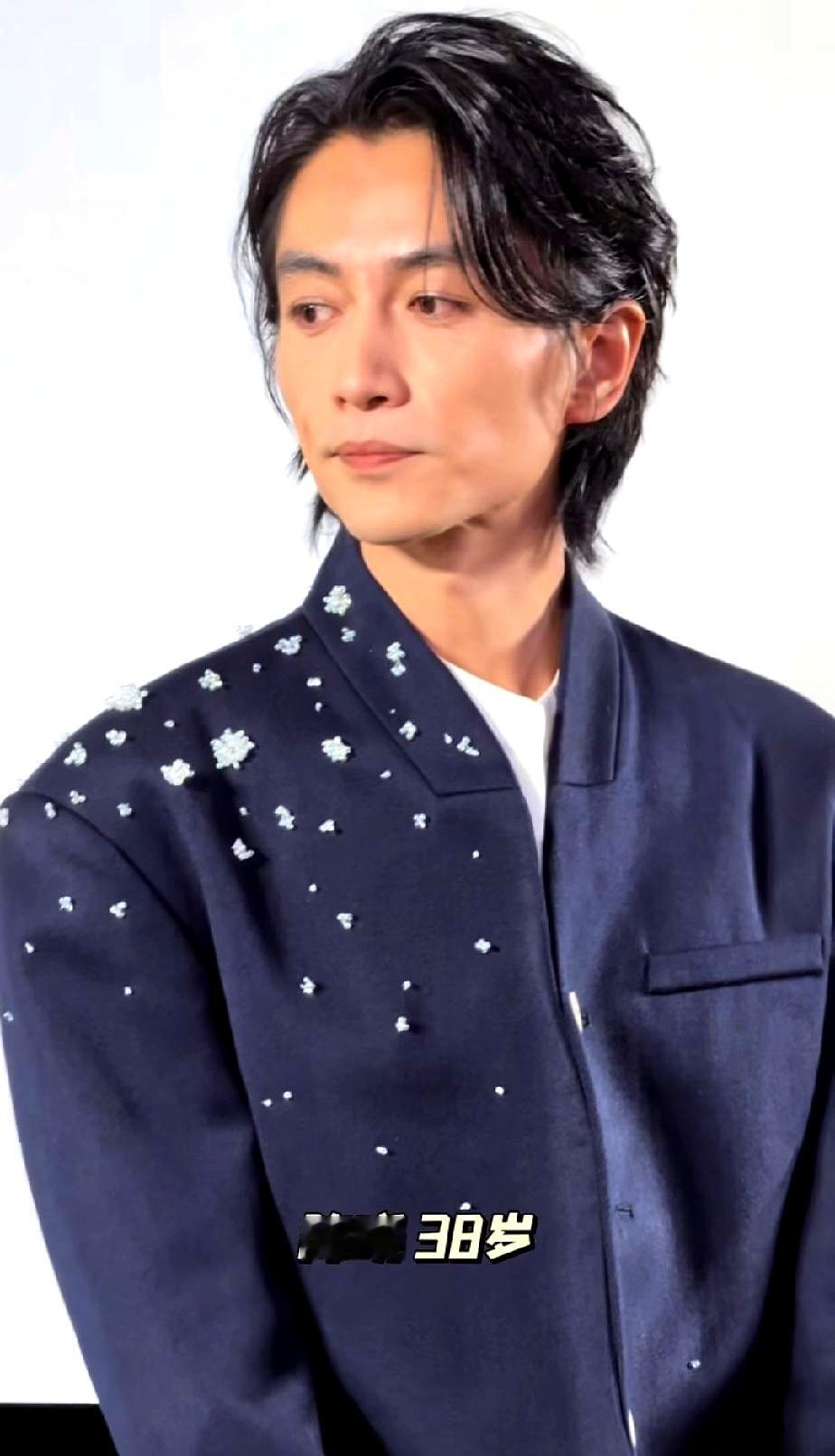 不知道大家发现没
 

陈晓离婚后瘦脱相并非情伤或抑郁，是为《大生意人》塑造角色