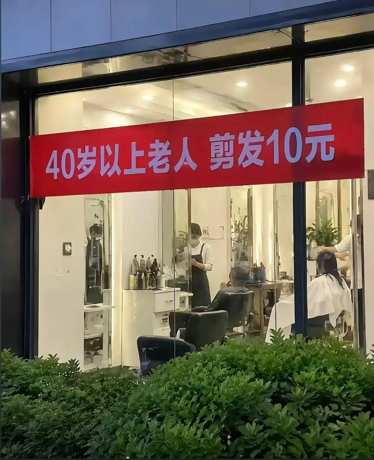 老年优待证要65岁才能办，70岁才能办免费的老年卡。享受不到老年人的福利不配被叫