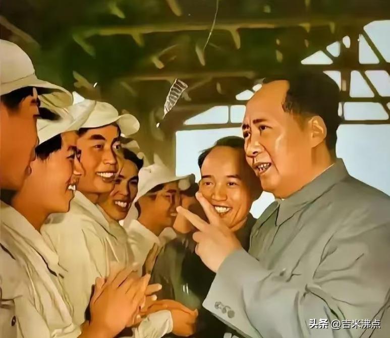 普通人读《毛选》，越读越觉得踏实，不是因为讲得有多神，而是里面每句话都踩在地上。