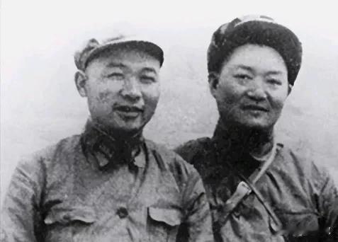 中央红军以疲惫之师到了徐海东的地盘，教员借钱投石问路，二十五军的家底共7500大