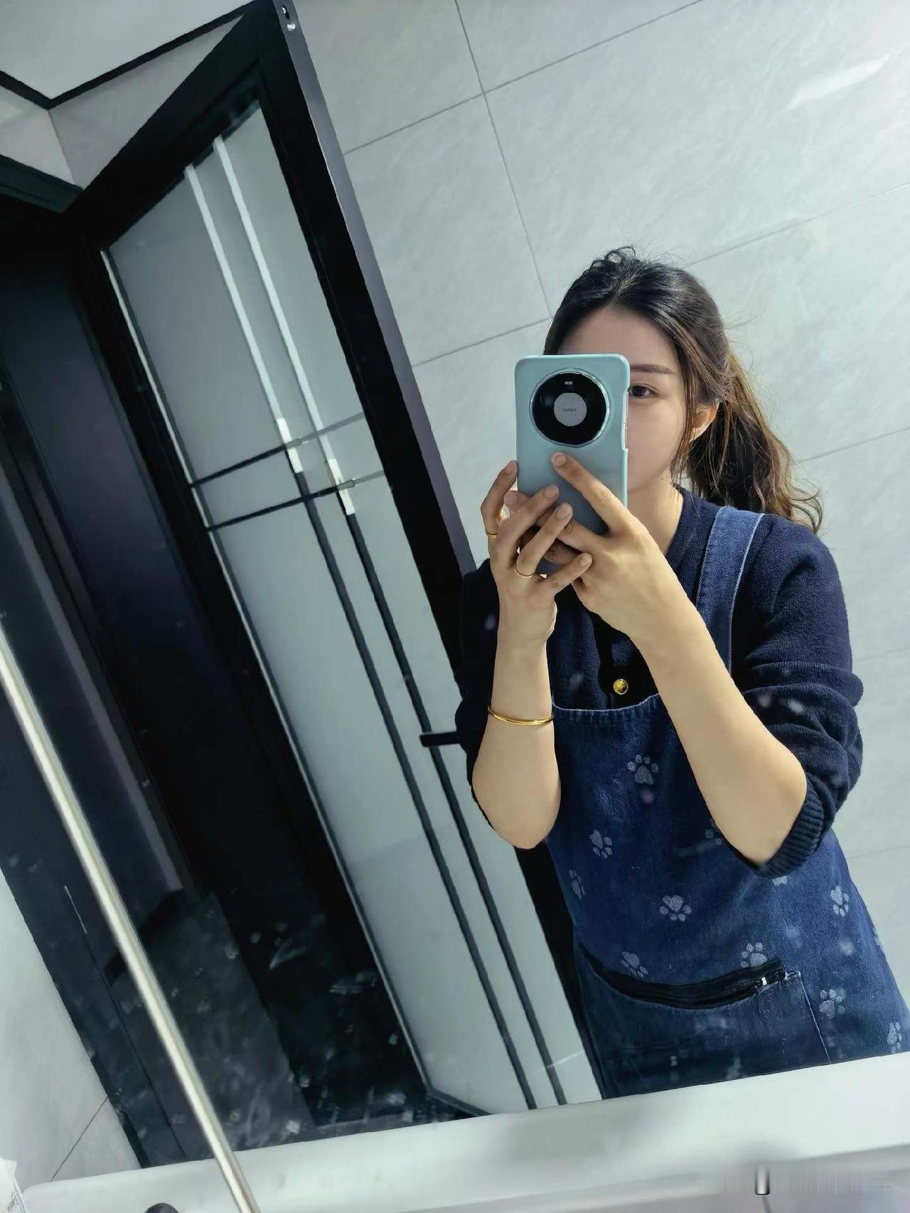 烟火人间，厨间自乐：我的香辣小龙虾小欢喜
 
总有人说，好的生活要精致体面，要活