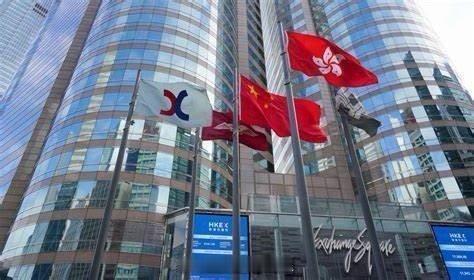 「香港股市恒生指數半日跌53點..科指險守5900點關口…..內地股市：滬指半日